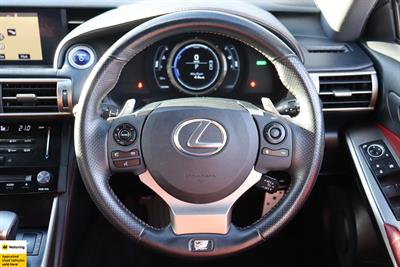 2014 Lexus IS 300h - Thumbnail