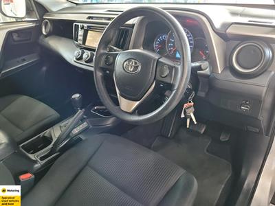 2017 Toyota RAV4 - Thumbnail