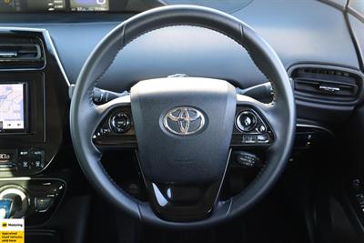2021 Toyota Prius - Thumbnail