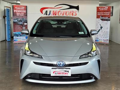 2019 Toyota Prius - Thumbnail