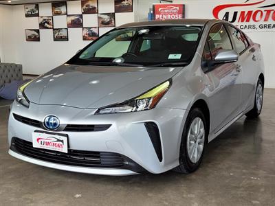 2019 Toyota Prius - Thumbnail