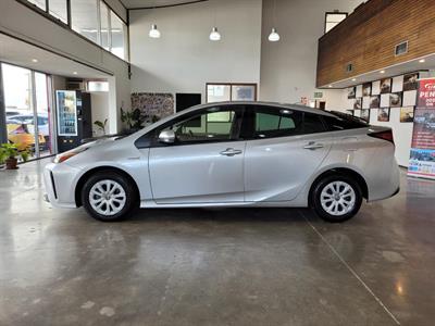 2019 Toyota Prius - Thumbnail