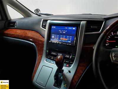 2011 Toyota Alphard - Thumbnail