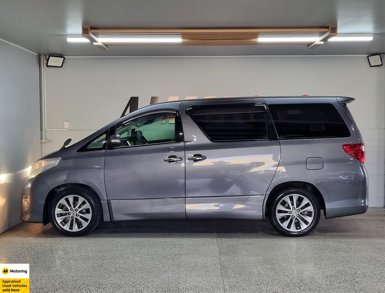 2011 Toyota Alphard