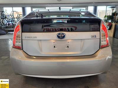 2013 Toyota Prius - Thumbnail