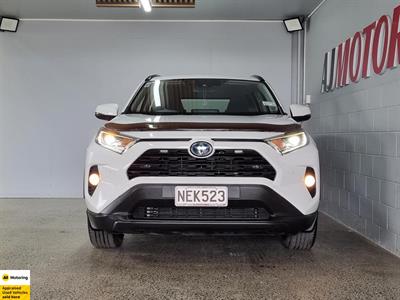 2020 Toyota RAV4 - Thumbnail