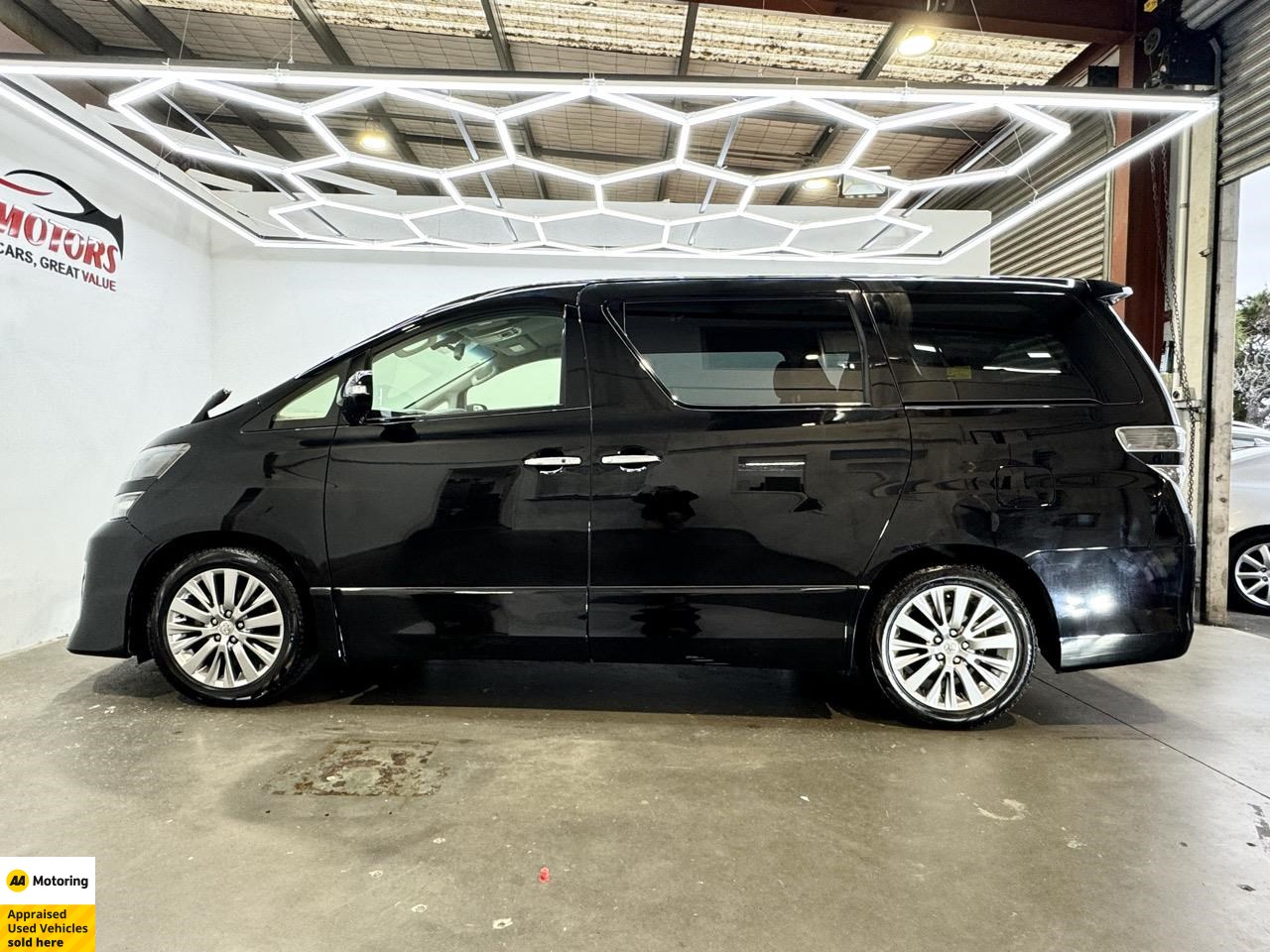 2013 Toyota Vellfire