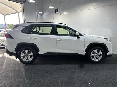 2019 Toyota RAV4 - Thumbnail