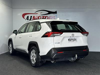 2019 Toyota RAV4 - Thumbnail