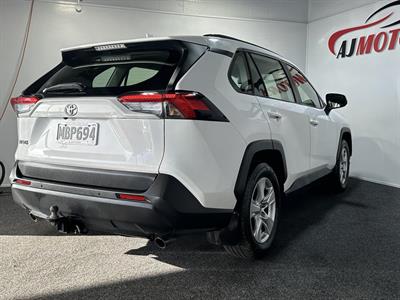 2019 Toyota RAV4 - Thumbnail