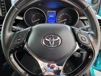 2017 Toyota C-HR - Thumbnail