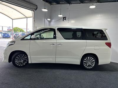 2013 Toyota Alphard - Thumbnail