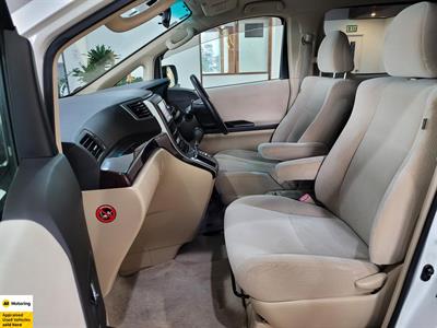 2013 Toyota Alphard - Thumbnail