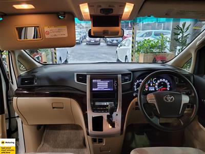 2013 Toyota Alphard - Thumbnail