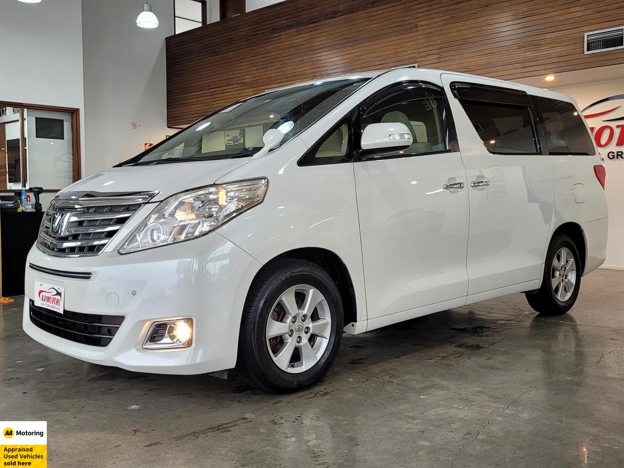 2013 Toyota Alphard