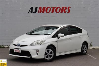 2014 Toyota Prius - Thumbnail