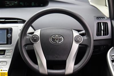 2014 Toyota Prius - Thumbnail