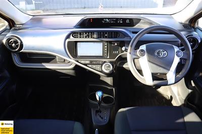 2015 Toyota Aqua - Thumbnail