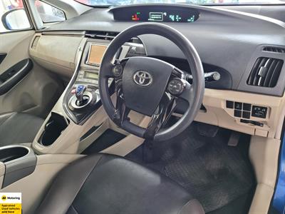 2013 Toyota Prius - Thumbnail