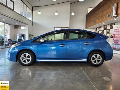 2013 Toyota Prius - Thumbnail