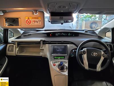 2014 Toyota Prius - Thumbnail