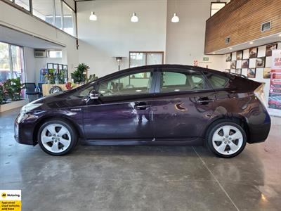 2014 Toyota Prius - Thumbnail