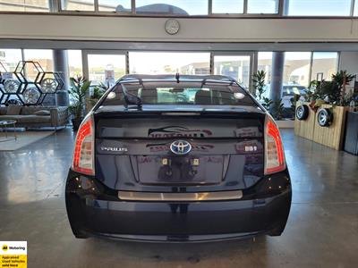 2014 Toyota Prius - Thumbnail