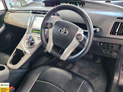 2014 Toyota Prius - Thumbnail