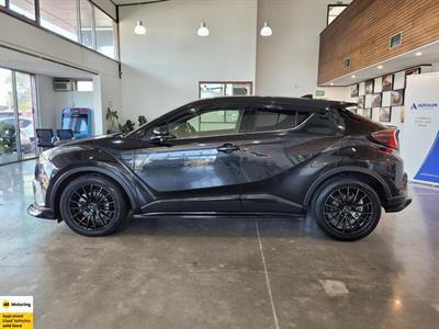 2017 Toyota C-HR - Thumbnail