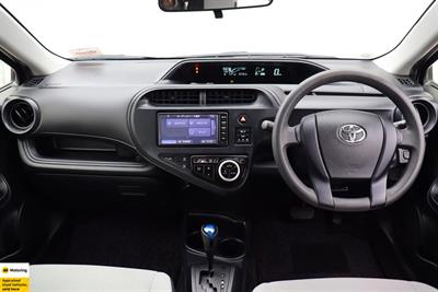 2017 Toyota Aqua - Thumbnail