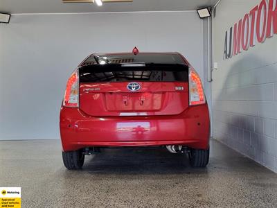 2012 Toyota Prius - Thumbnail