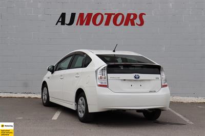 2010 Toyota Prius - Thumbnail