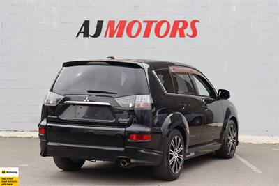 2011 Mitsubishi Outlander - Thumbnail