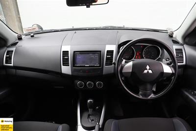 2011 Mitsubishi Outlander - Thumbnail