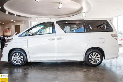 2013 Toyota Vellfire - Thumbnail