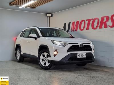 2019 Toyota RAV4 - Thumbnail