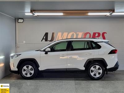 2019 Toyota RAV4 - Thumbnail