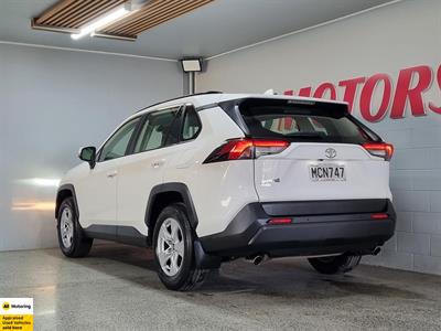 2019 Toyota RAV4 - Thumbnail