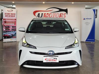 2019 Toyota Prius - Thumbnail