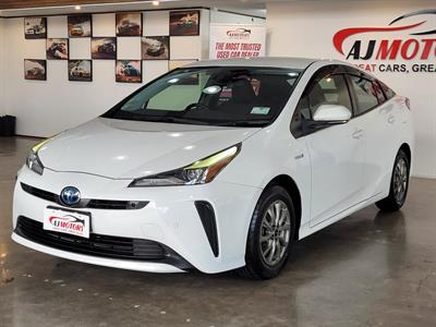 2019 Toyota Prius - Thumbnail