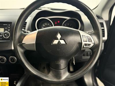 2010 Mitsubishi Outlander - Thumbnail