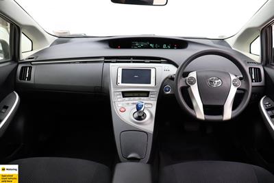 2013 Toyota Prius - Thumbnail