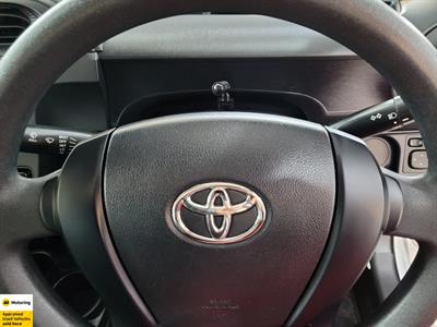 2018 Toyota Aqua - Thumbnail