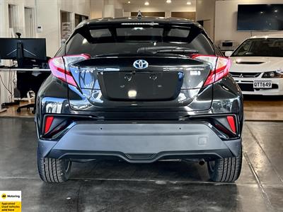 2017 Toyota C-HR - Thumbnail