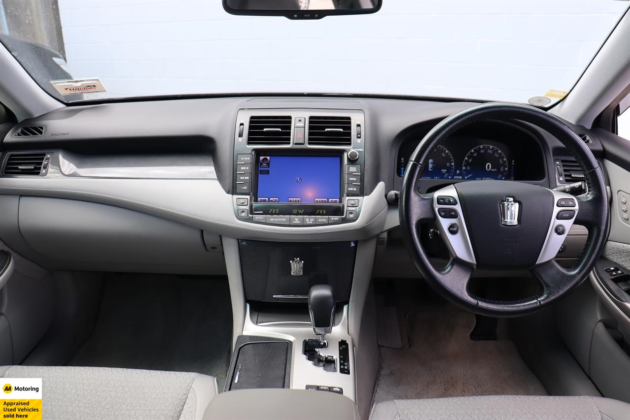 2012 Toyota Crown