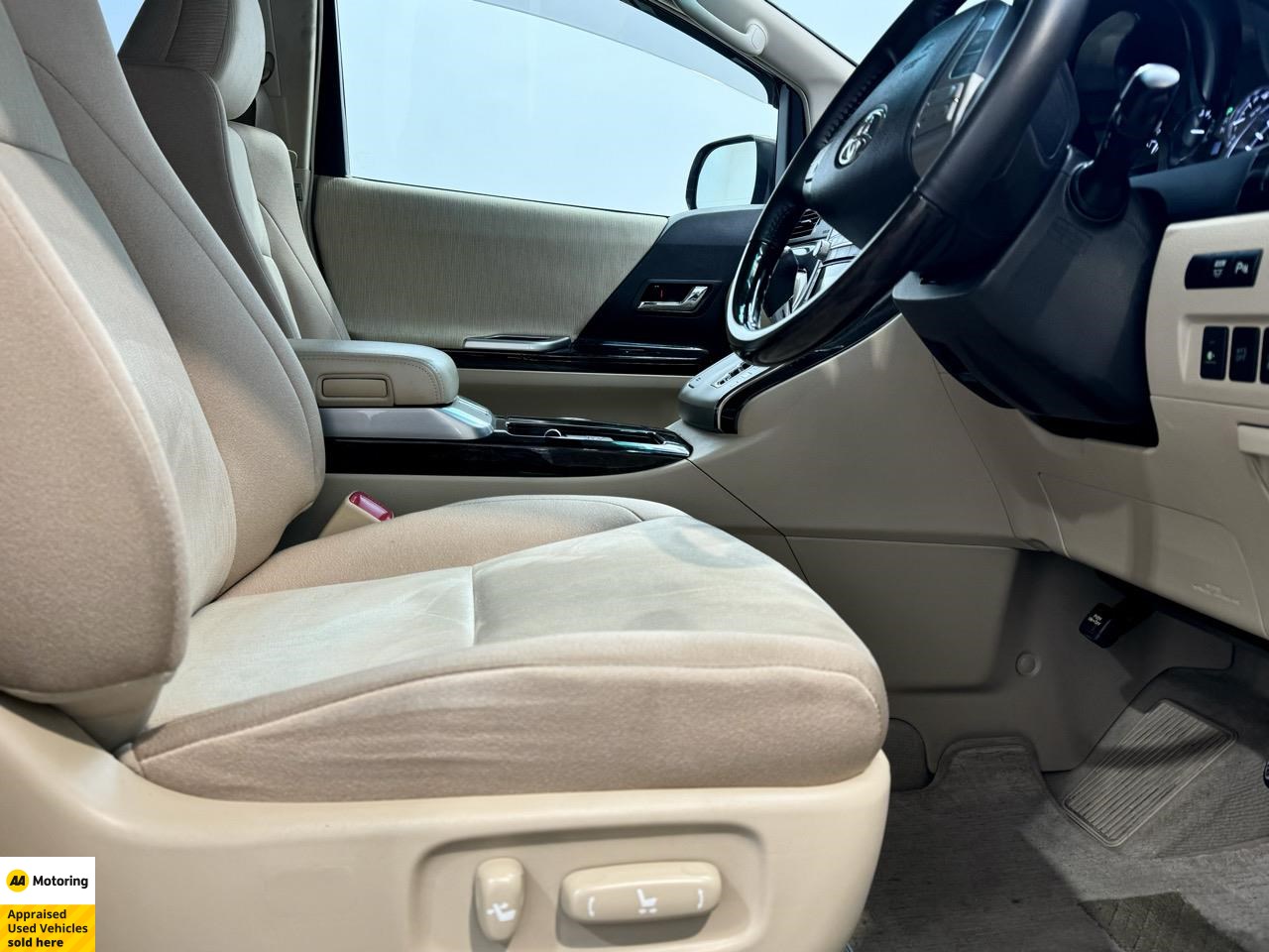 2012 Toyota Alphard