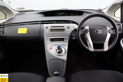 2014 Toyota Prius - Thumbnail