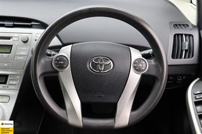 2014 Toyota Prius - Thumbnail