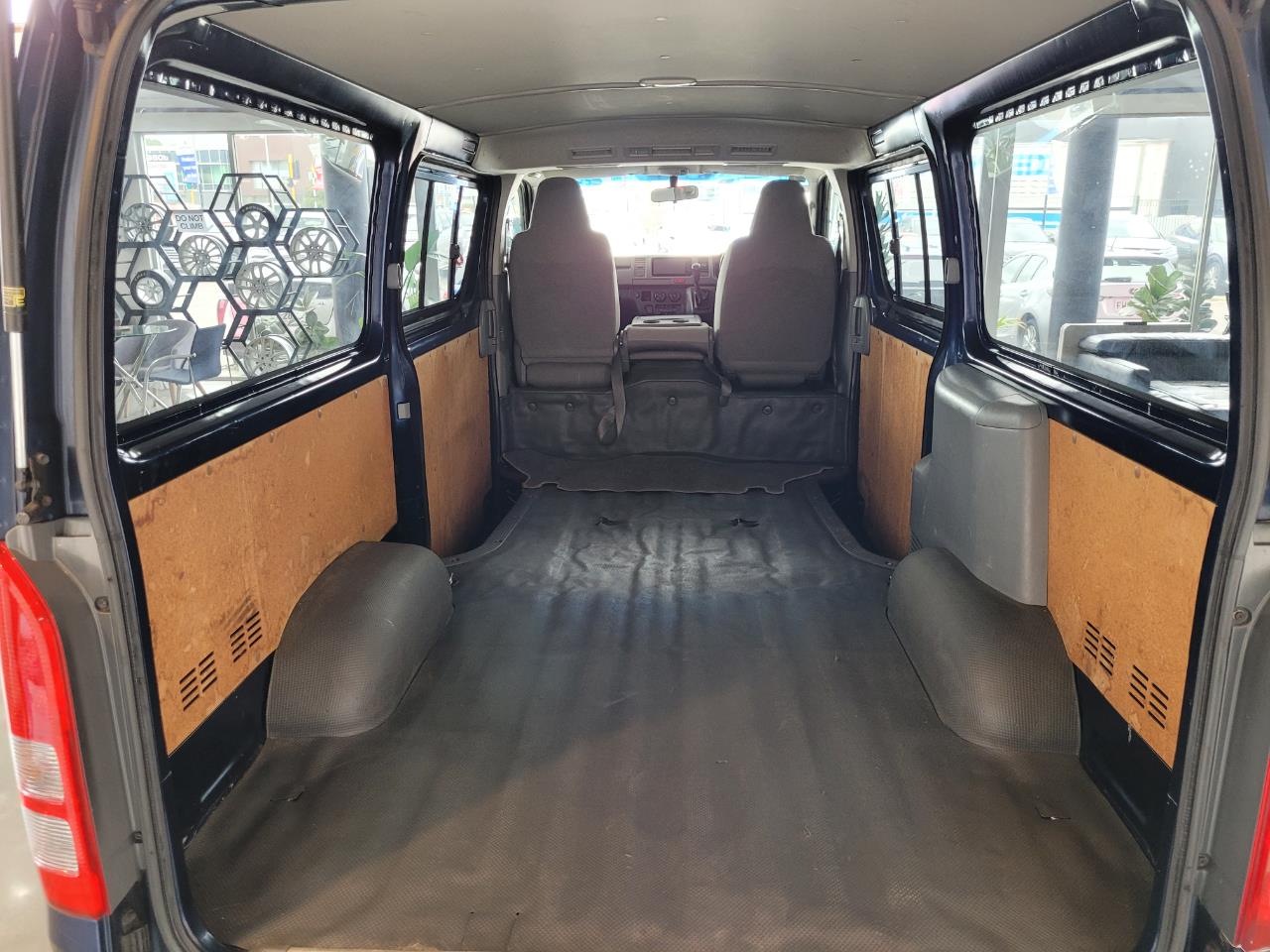 2006 Toyota Hiace