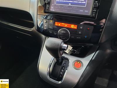 2015 Nissan Serena - Thumbnail